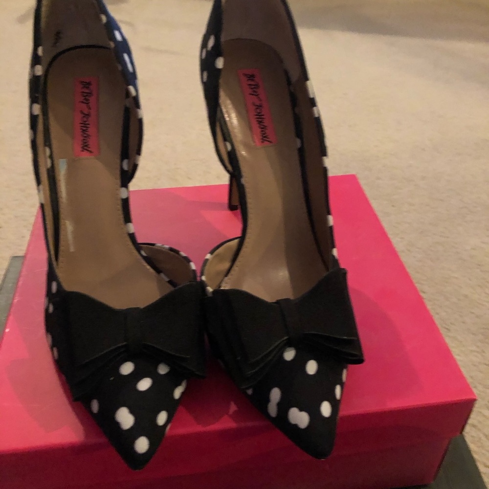 Betsy Johnson Prince-P Polka dot heels